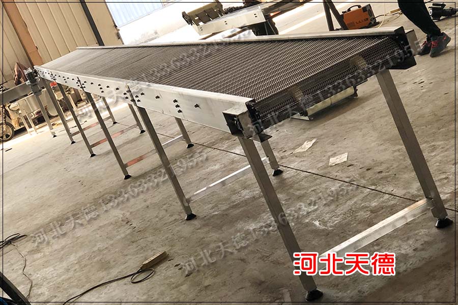 網(wǎng)帶輸送機(jī)